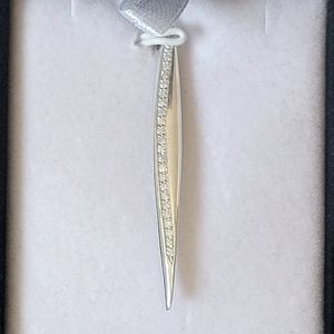 10k white gold and diamond pendant